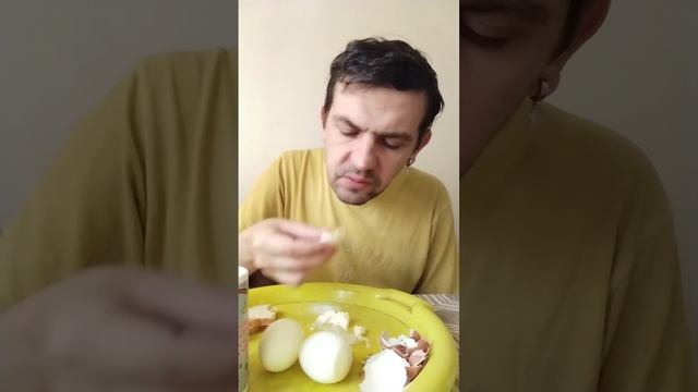 Мукбанг обжор завтрак на обед вареные яйца с майонезом смотреть онлайн