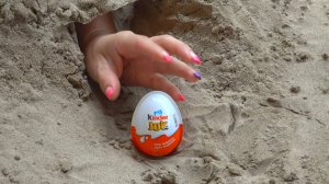 Я Нашел в Песке ЯЙЦО СЮРПРИЗ | Игрушки Сюрпризы для Детей : Учим цвета и цифры | Мультик Малышам