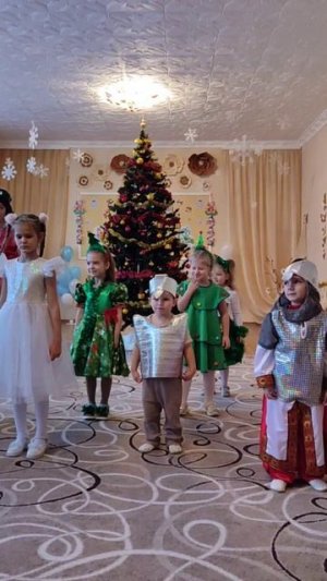 ЁЛОЧКИ-ПЕНЁЧКИ. Музыкальная игра.