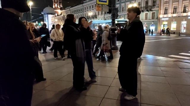 Девочки танцуют на Невском Проспекте смотреть онлайн