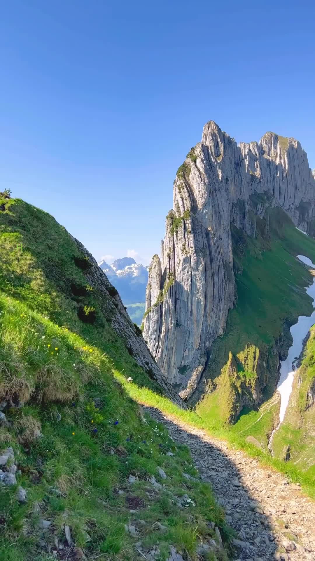 Великолепный перевал Saxer Lücke в Аппенцельских Альпах представляет собой одно из наиболее живоп... смотреть онлайн