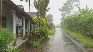 ⛈️Сильнейшая гроза и проливной дождь в сельской местности Индонезии