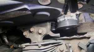 Замена натяжного ролика и ремня Опель астра j