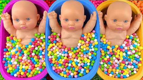 Успокаивающее видео _ Распаковка гигантских конфет Skittles и разноцветных M&M's смотреть онлайн