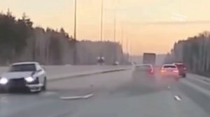 Видеорегистратор запечатлел момент ДТП на ЕКАД