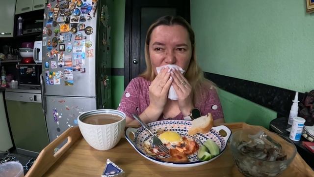 Мукбанг, завтрак. Яичница с беконом и помидоркой. смотреть онлайн