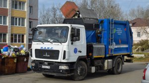 Мусоровоз МК-3554-03 на шасси МАЗ-5340C2 (В 762 НХ 122) / Garbage truck MAZ-5340C2, work.