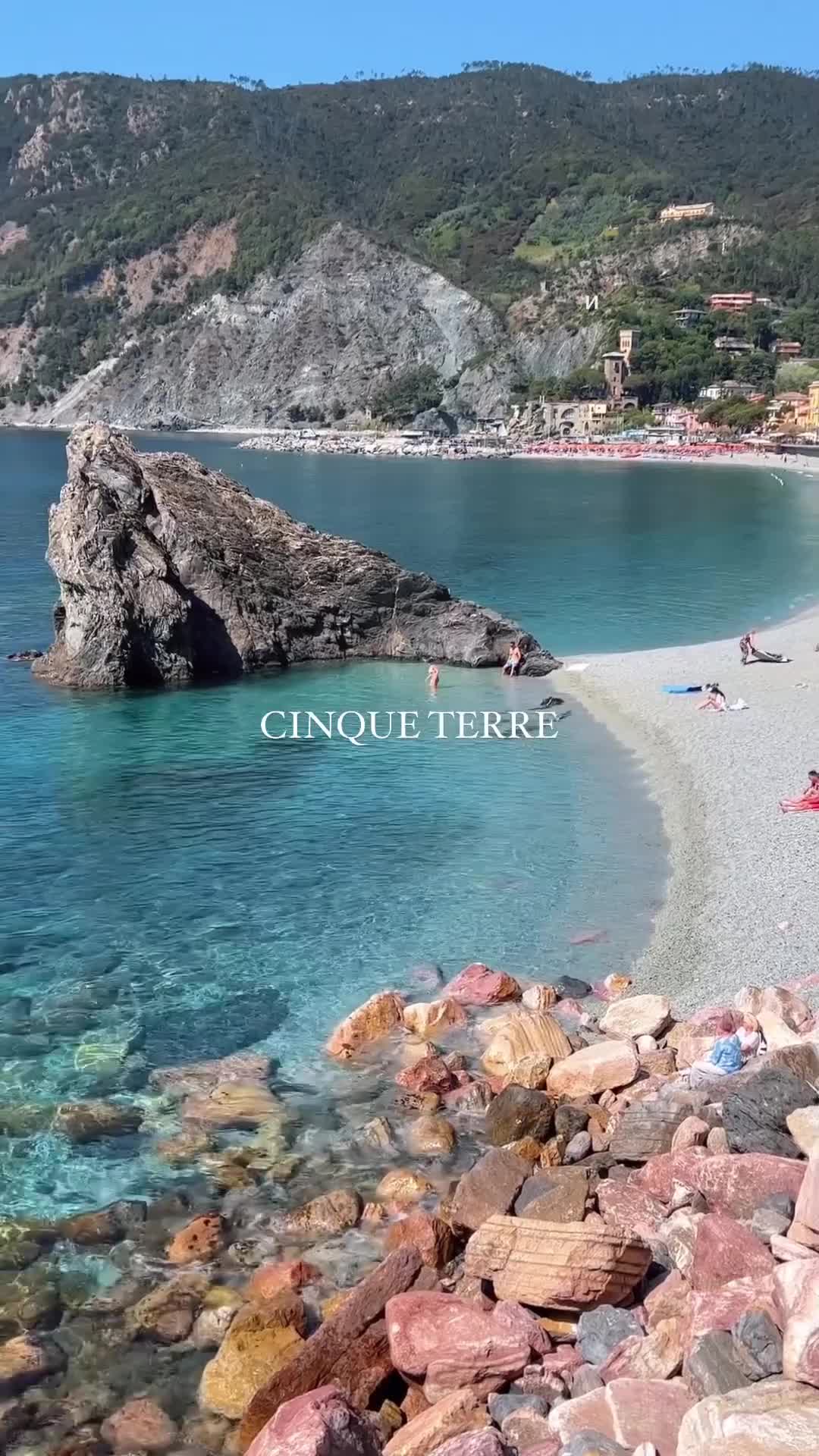 В Чинкве-Терре дома яркие как радуга, тропинки ведут к скалам и виноградникам, а каждый закат каж... смотреть онлайн