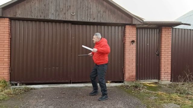 Упражнения с мечами-бабочками Вин Чун в деревне (5)