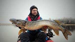 ЛОВЛЯ КРУПНОЙ ЩУКИ перед ЛЕДОСТАВОМ / НА ПЕРВЫЙ ЛЁД ТОЧНО СЮДА! РЫБАЛКА на СПИННИНГ