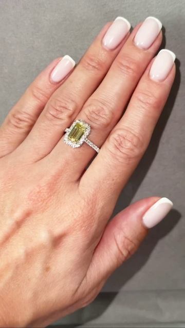 Кольцо желтый эмеральд