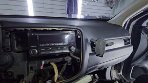 Как снять штатную магнитолу Mitsubishi Аутлендер 3 2012 2013 2014 2015 2016 2017 2018 2019 2020 2021