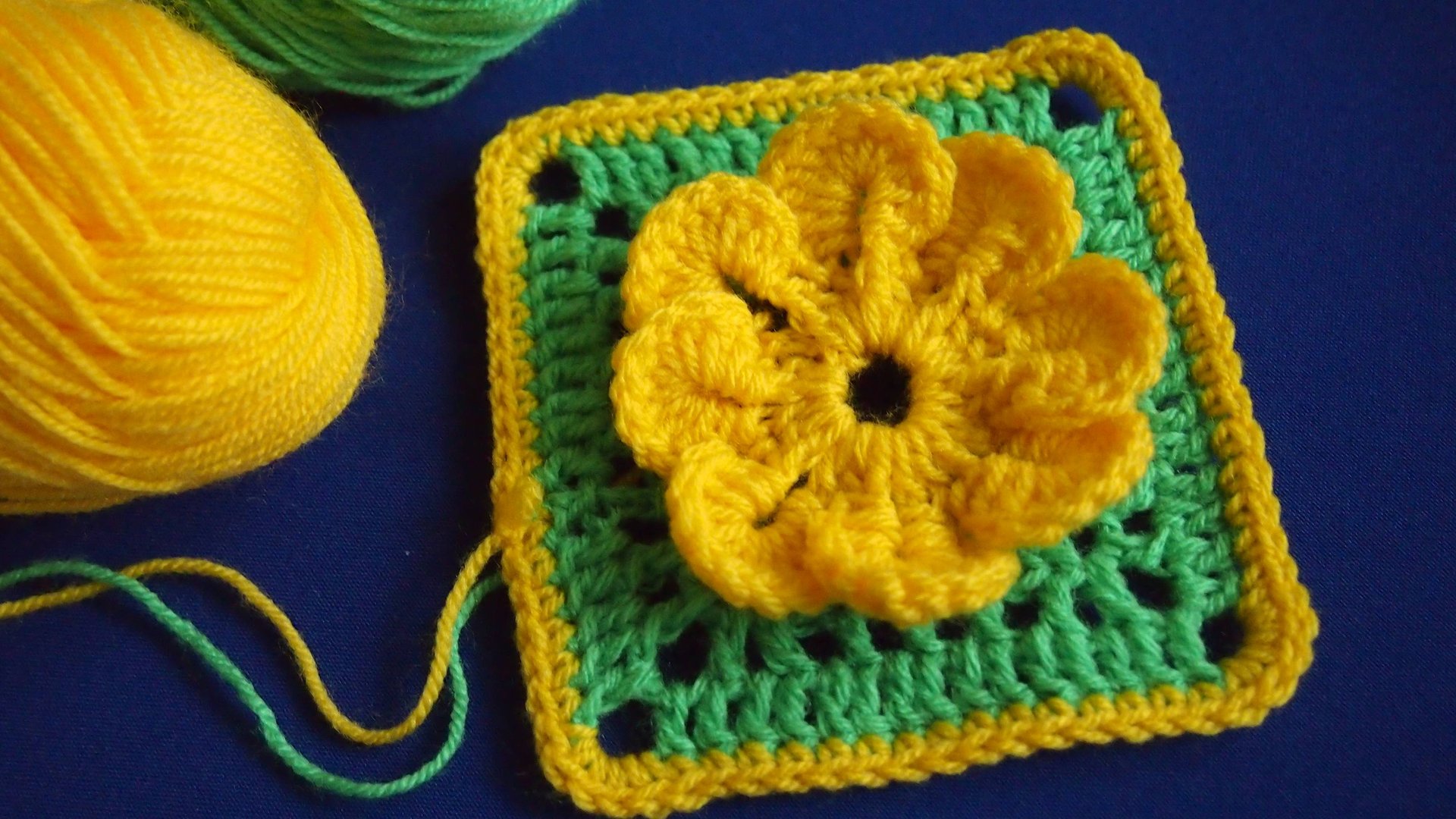 Как связать квадрат крючком. Квадратный мотив с цветком. Уроки вязания square crochet Урок 162 смотреть онлайн