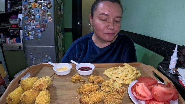 Корн доги, картошками фри, крылышки хрустящие. Мукбанг #еда#домашняя еда смотреть онлайн