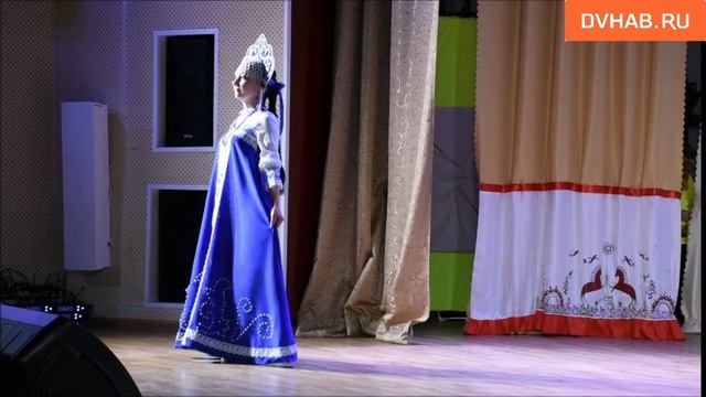 Дефиле народных костюмов устроили на празднике славянскй культуры в Эльбане смотреть онлайн