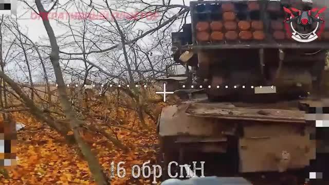 Уничтожение ударами оптоволоконных FPV-дронов РСЗО APR-40 в районе н.п. Ковалевка 💥🇷🇺👊 смотреть онлайн