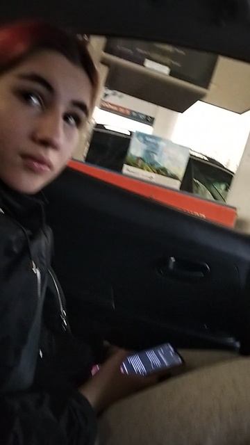 трактор на заправке 🤣