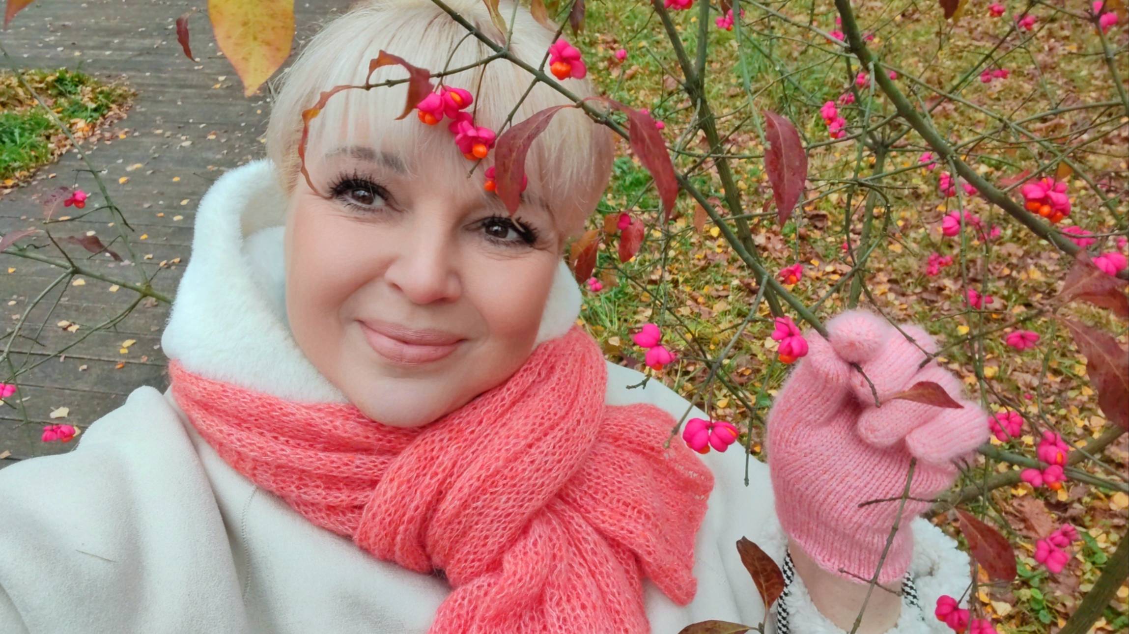 ВЫГУЛИВАЮ ПЕРЧАТКИ, ЗНАКОМЛЮСЬ С НОВЫМ ПАРКОМ смотреть онлайн