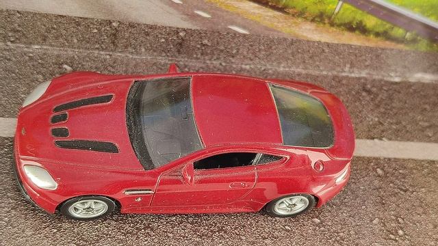 ASTON MARTIN V 12 VANTAGE смотреть онлайн