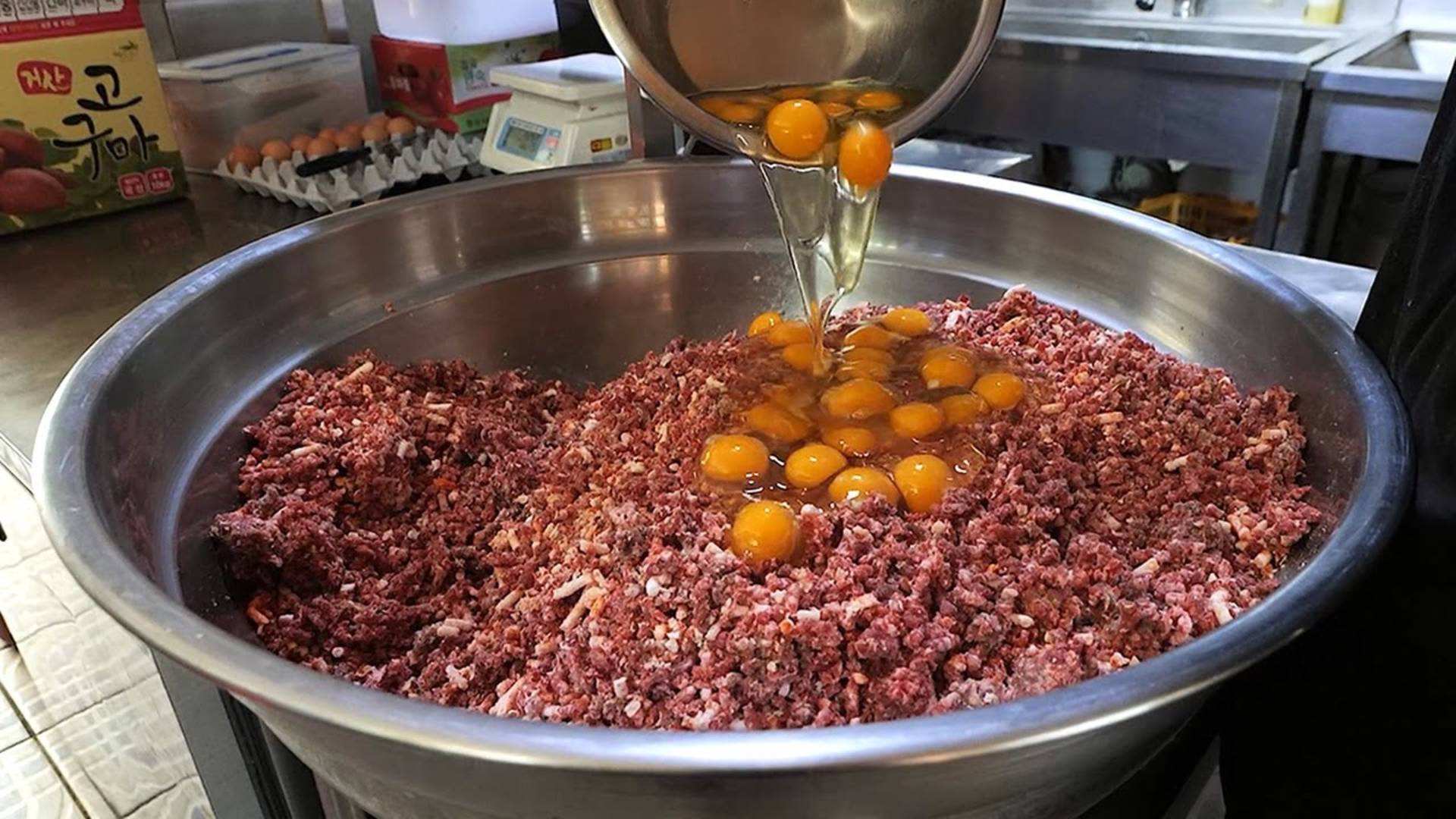 Домашний чизбургер и домашний яичный бургер. Корейский бургер-ресторан смотреть онлайн