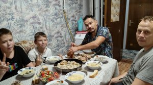 Жизнь в деревне 🏡 // и работают и поют // домашняя ЛАПША //