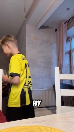 вместо конфеты съел 🙀