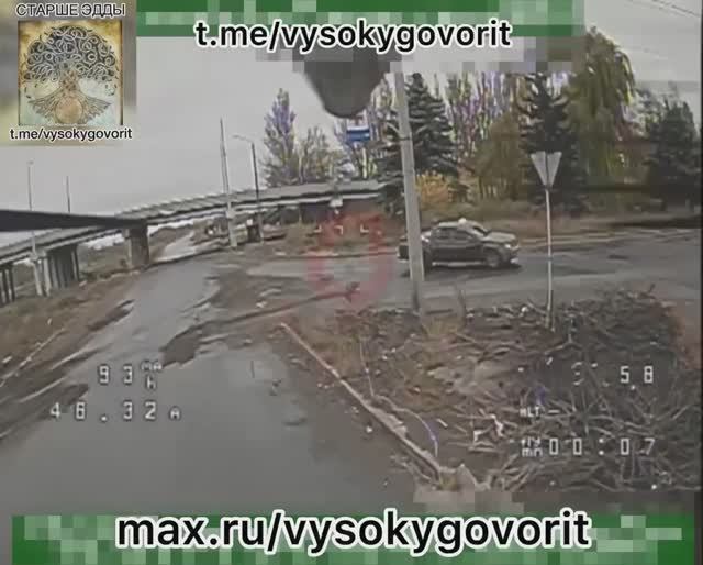 Удары FPV-дронами по пикапу Всу в Константиновке 💥🇷🇺👊 смотреть онлайн