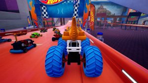 Гонка на Монстр-траке хот вилс