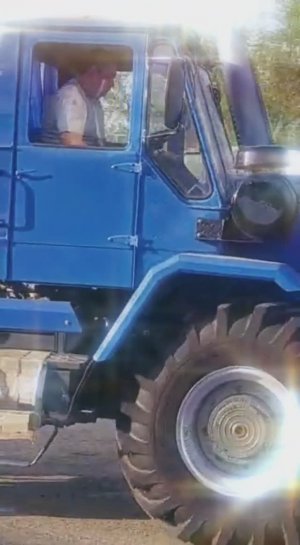 Синий Трактор Т 150 К после капитального ремонта на испытательном полигоне