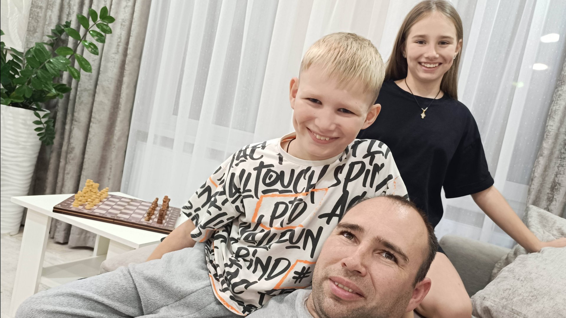 ВЕРНУЛАСЬ В РОССИЮ/НОВЫЙ ДИВАН/ПОБЕГ АЛЬФЫ/ËМКОСТЬ ДЛЯ КОРМА/ХОЗЯЙСТВО смотреть онлайн