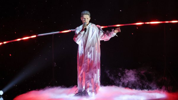 Revoльvers (Алексей Елистратов) - "А зима будет большая" (ВИА Суперстар)