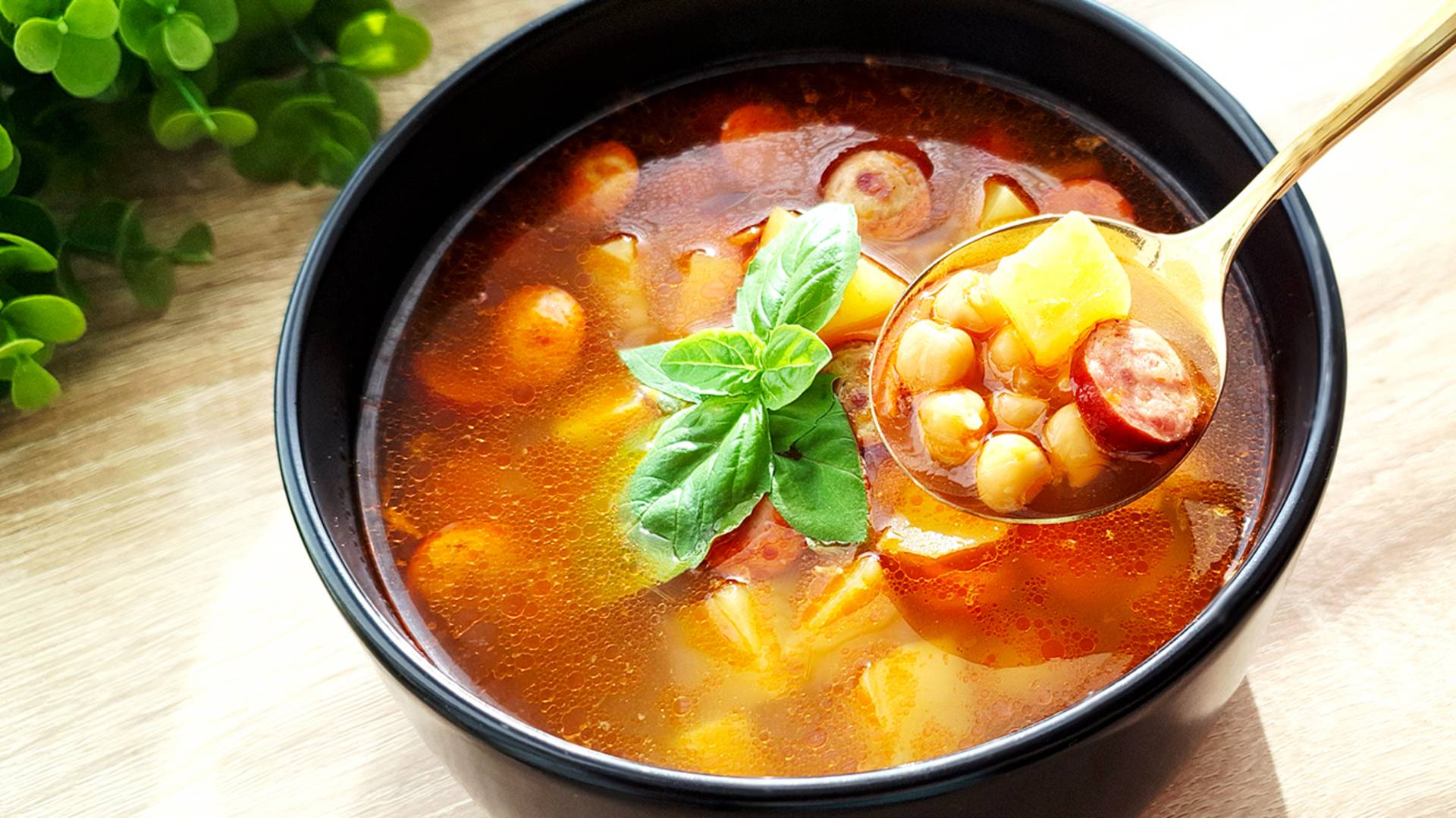 🍲 Быстрый и вкусный суп с колбасками и нутом— идеальный рецепт за 20 минут! Рецепт на Каждый День! смотреть онлайн