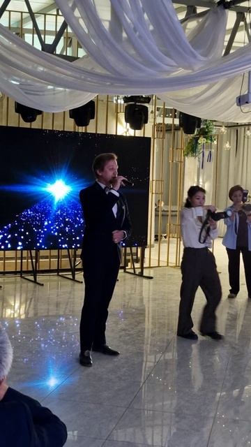 Леонид Анциферов поет "Серенаду трубадура" из репертуара Муслима Магомаева 01.11.2025 г. смотреть онлайн