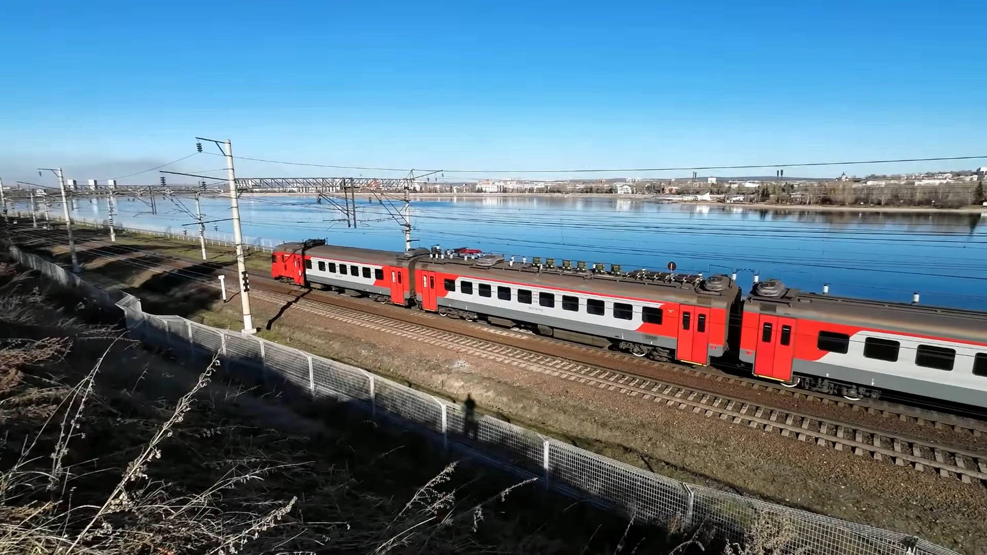 Поезда России осенью в Сибири: грузовые и пассажирские поезда РЖД в Иркутске [октябрь 2025] смотреть онлайн