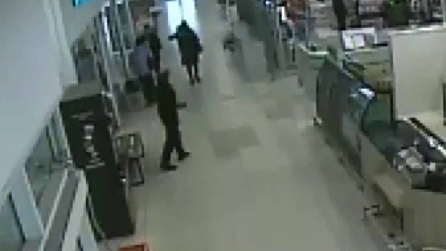 В Кимрах задержана любительница бесплатного шоколада смотреть онлайн