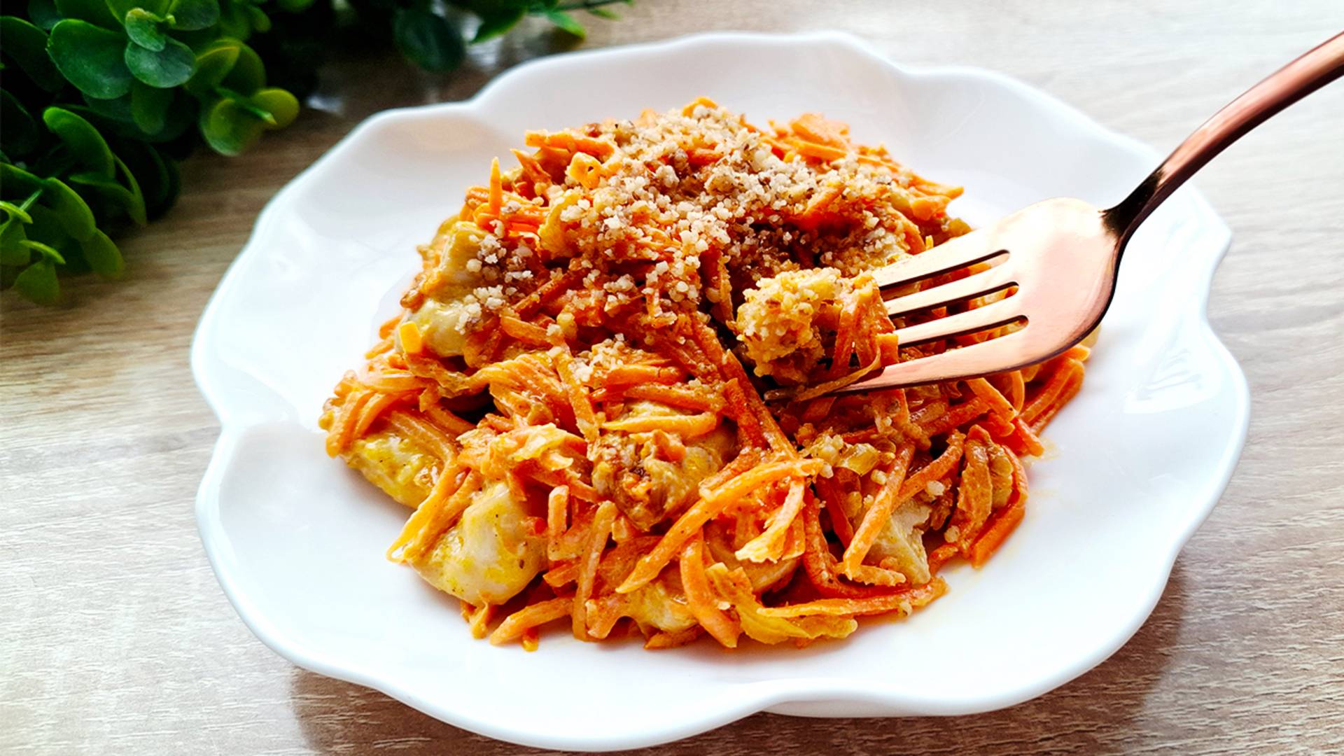 Потрясающе Вкусный Салат с морковкой по-корейски и курицей! Просто, быстро и сытно! смотреть онлайн