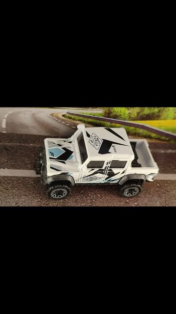 LAND ROVER DEFENDER DOUBLE CAB смотреть онлайн