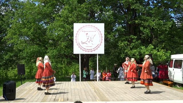(ПоНостальгируем).Старинный марийский танец. Радует ИЗЕН"ЕРиз д. Тынбаево. Видео Василия Хайбуллина смотреть онлайн