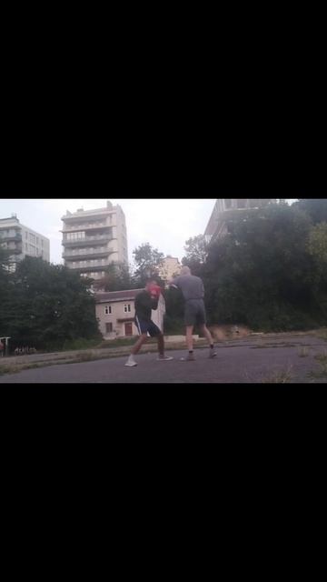 Двійка: лівий-правий прямой в голову, захист нирок