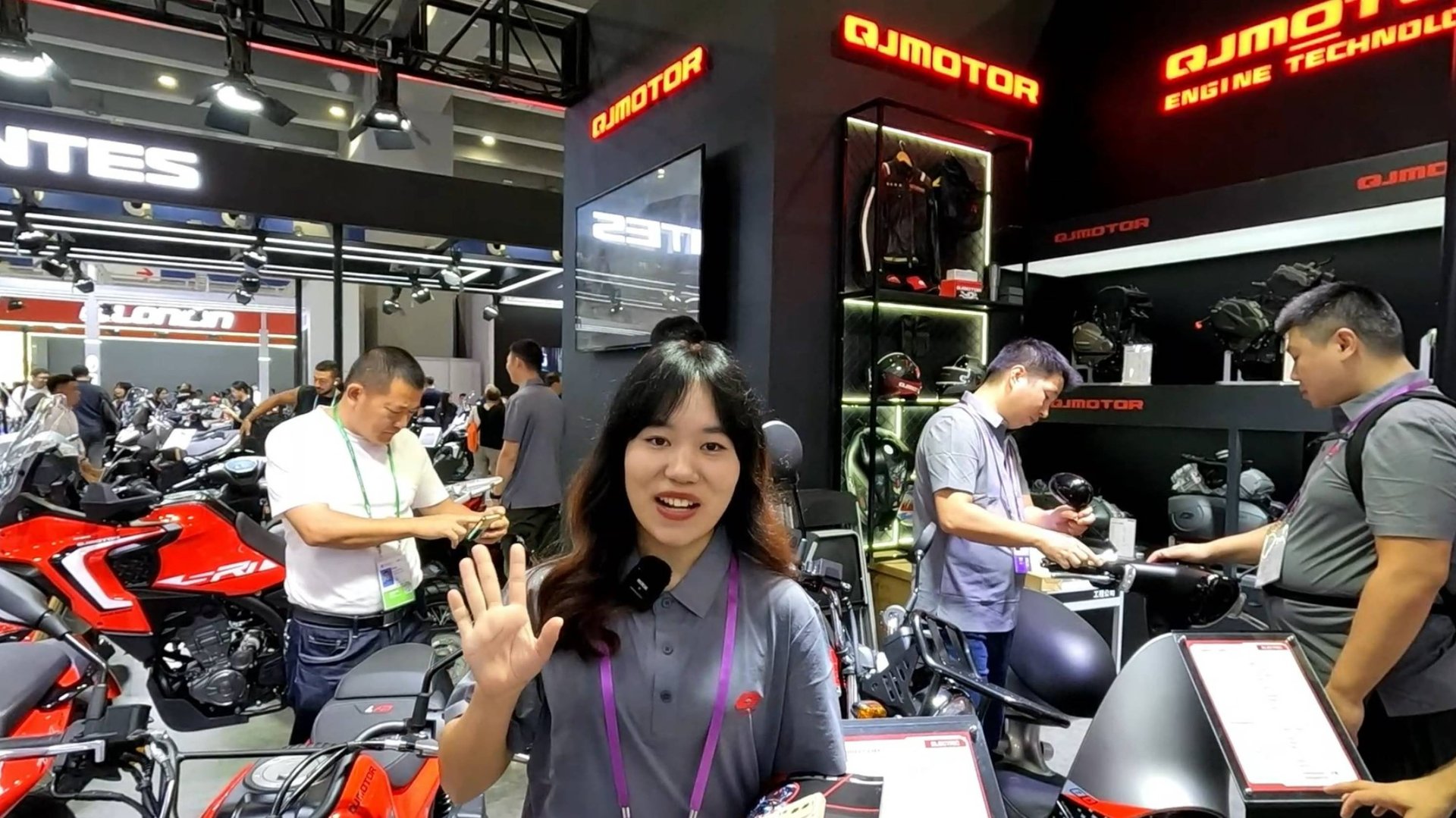 Мотоциклы и квадроциклы QJMOTOR. Интервью на выставке CFAIR. смотреть онлайн