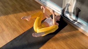 flexible legs, leg stretch, toe pull #stretching #yoga