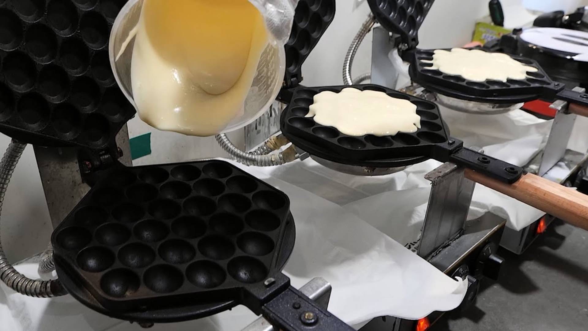 Бранч с сыром, колбасой, вафлями, корейская уличная еда смотреть онлайн