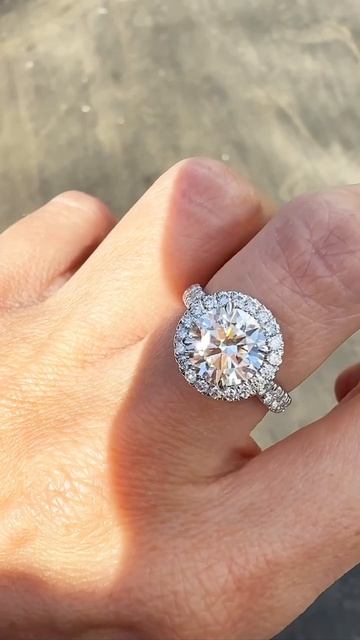 Кольцо в дизайне Cartier бриллиант 2 карата