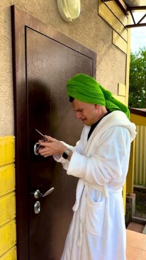 Испугался 😱