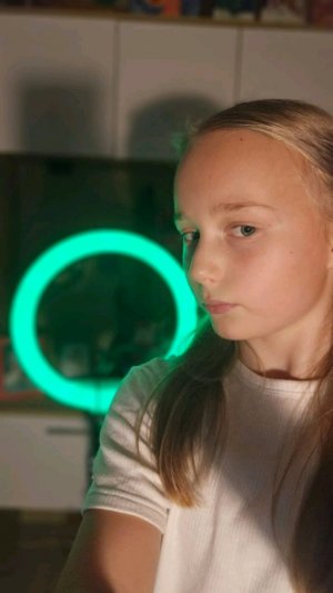 только проснулась