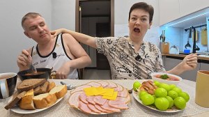 Мукбанг новые ГЕРОМ бременских музыкантов! КОНТЕНТ по штампу! БЕСИТ! Семейный обед в России