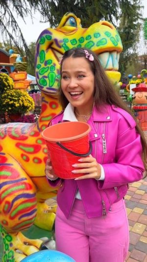 АРИАНА ПОМОГАЕТ ПРИНИМАТЬ ВОДЯНЫЕ ВАННЫ