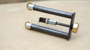 САМОДЕЛЬНЫЙ НАТЯЖИТЕЛЬ ВЕРЕВКИ ИЗ ПОДРУЧНЫХ МАТЕРИАЛОВ!