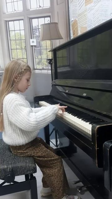 Амелия Сантемирова 7 летА Роули В стране гномовПреп Валерия ШульгаМуз школа МелодияМО Красногорс