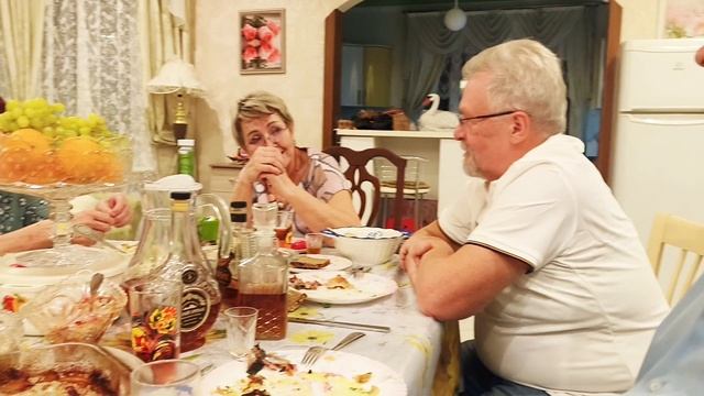 Замечательный вечер, в гостях у наших друзей смотреть онлайн